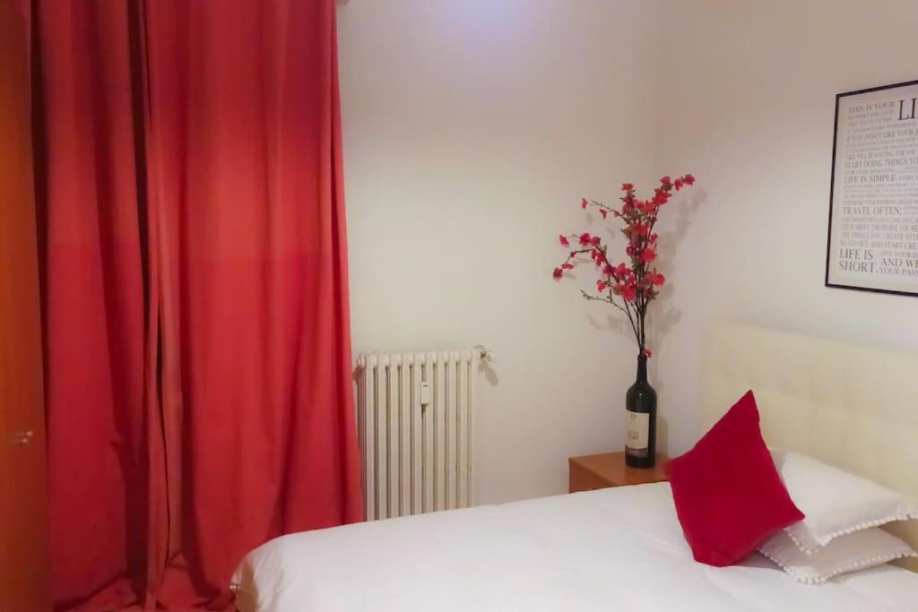Unique & Beautiful Bedroom In Central Of Флоренція Екстер'єр фото